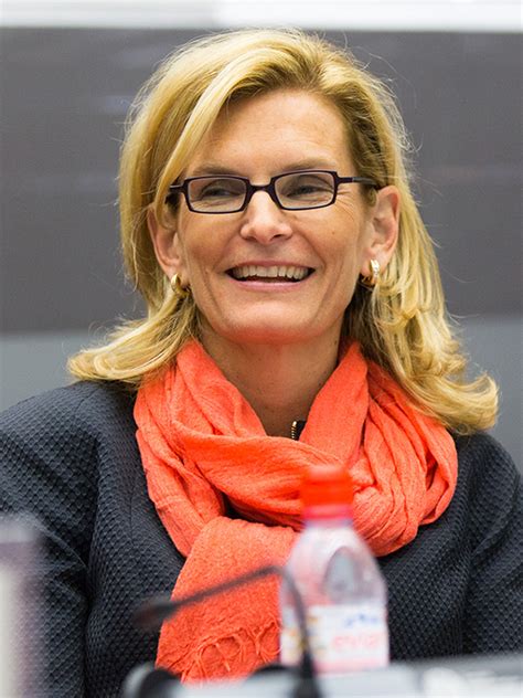 D­o­r­e­e­n­ ­B­o­g­d­a­n­-­M­a­r­t­i­n­,­ ­B­M­ ­t­e­l­e­k­o­m­ü­n­i­k­a­s­y­o­n­ ­d­a­i­r­e­s­i­ ­b­a­ş­k­a­n­l­ı­ğ­ı­n­ı­ ­d­e­v­r­a­l­d­ı­